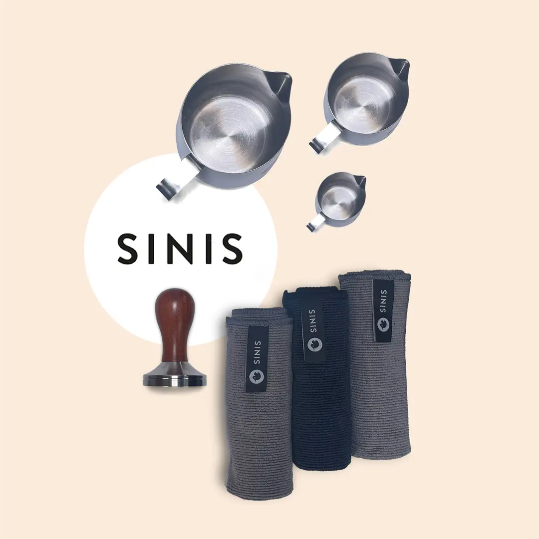 Ensemble d'accessoires à café par SINIS avec pichets en acier inoxydable, tamper et chiffons